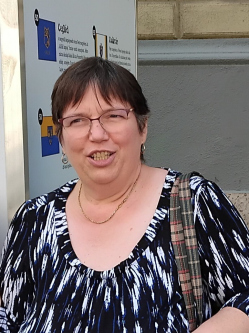 Kl�ra, 58 �ves t�rskeres� n�, Telekgerend�s