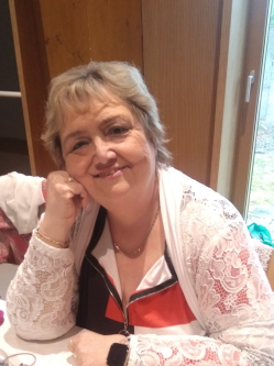 Kata, 65 �ves t�rskeres� n�, Mosonmagyar�v�r
