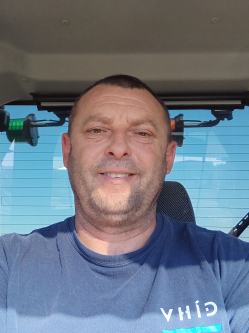 Mih�ly, 47 �ves t�rskeres� f�rfi, Biatorb�gy