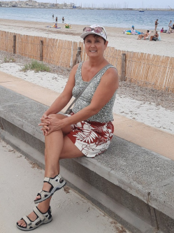 Anik�, 63 �ves t�rskeres� n�, Szombathely