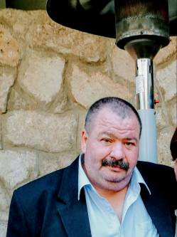 Attila, 58 �ves t�rskeres� f�rfi, Pap