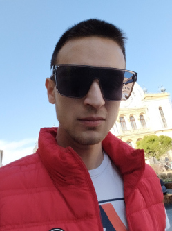 Bazsi, 23 �ves t�rskeres� f�rfi, Koml�