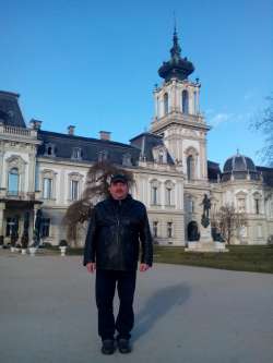 Feri, 58 �ves t�rskeres� f�rfi, P�sp�klad�ny