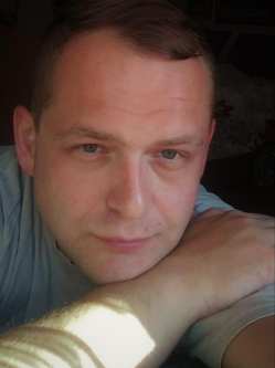 K�roly, 44 �ves t�rskeres� f�rfi, Salg�tarj�n