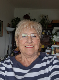 Kati, 79 �ves t�rskeres� n�, Budapest