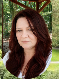 Andi, 48 �ves t�rskeres� n�, Bonyh�d