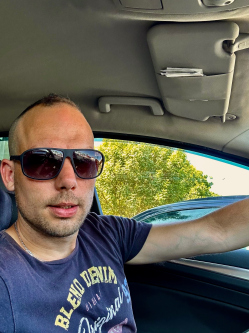 M�t�, 35 �ves t�rskeres� f�rfi, Batyk