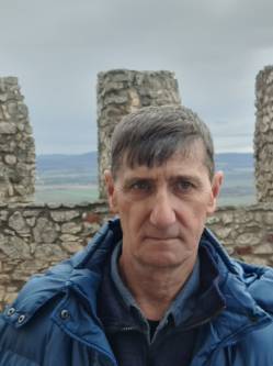Gyula, 56 �ves t�rskeres� f�rfi, B�ny