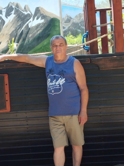 Tibi, 64 �ves t�rskeres� f�rfi, Saj�sz�ged