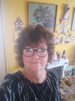 Zsuzsi, 66 �ves t�rskeres� n�, Baja