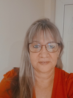Csilla, 51 �ves t�rskeres� n�, M�t�szalka