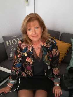 Magdi, 66 �ves t�rskeres� n�, Budapest