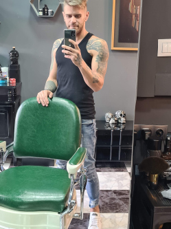 Iv�n, 33 �ves t�rskeres� f�rfi, Maros
