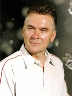 Zoli, 70 �ves t�rskeres� f�rfi, �zd