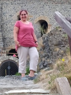 Zsuzsanna, 57 �ves t�rskeres� n�, Salg�tarj�n