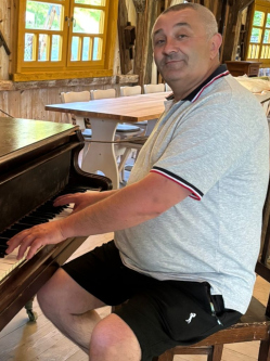 Levente, 51 �ves t�rskeres� f�rfi, Budapest