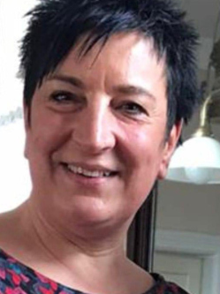 Kitti, 51 �ves t�rskeres� n�, Salg�tarj�n