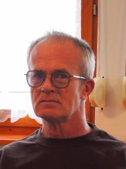 Bal�zs, 62 �ves t�rskeres� f�rfi, Als�n�medi