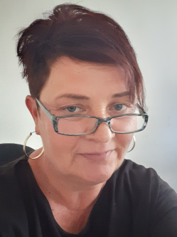 Ildik�, 56 �ves t�rskeres� n�, Tiszacsege