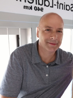 Norbi, 54 �ves t�rskeres� f�rfi, Mez�kov�csh�za