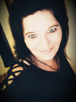 Erika, 45 �ves t�rskeres� n�, Pitvaros