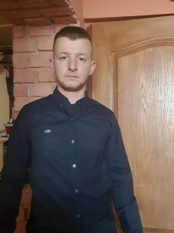 Oliver, 30 �ves t�rskeres� f�rfi, T�lt�stava
