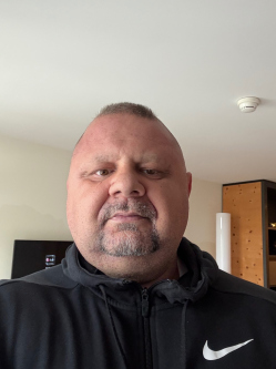 Tibor, 48 �ves t�rskeres� f�rfi, Sankt Gallen