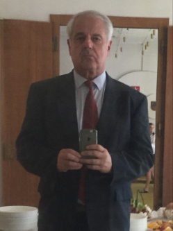 Zolt�n, 67 �ves t�rskeres� f�rfi, Sz�cs�ny