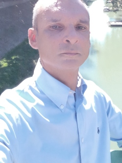 Viktor, 46 �ves esztergomi t�rskeres� f�rfi
