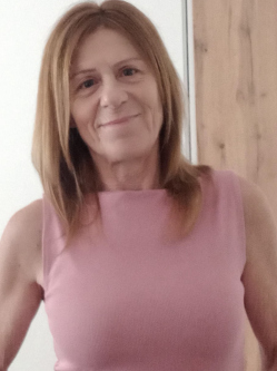 Eszter, 57 �ves t�rskeres� n�, Gy�r