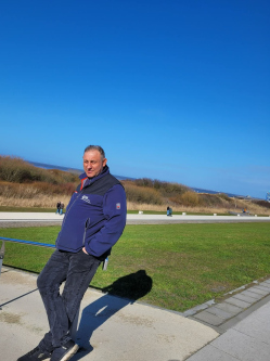 Sandor, 57 �ves t�rskeres� f�rfi, Kis�jsz�ll�s