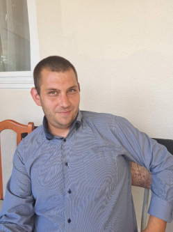 J�nos, 36 �ves t�rskeres� f�rfi, Tiszal�k