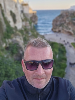 Karoly, 52 �ves t�rskeres� f�rfi, Fels�-Ausztria