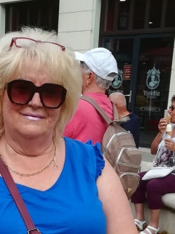 Marika, 73 �ves t�rskeres� n�, Gy�r