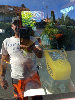 J�nos, 44 �ves t�rskeres� f�rfi, Romonya