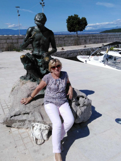 Piroska, 73 �ves t�rskeres� n�, T�r�kb�lint