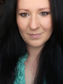 M�nika, 40 �ves t�rskeres� n�, �zd