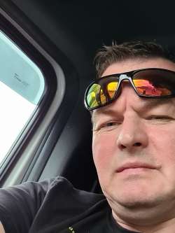 Norbert, 53 �ves t�rskeres� f�rfi, Hajm�sk�r