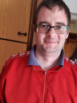 Viktor, 36 �ves t�rskeres� f�rfi, Parasznya
