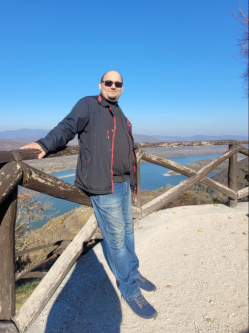 Viktor, 39 �ves t�rskeres� f�rfi, Budapest