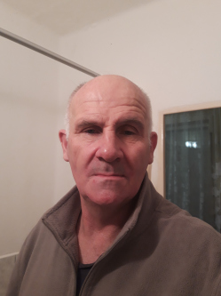 K�roly, 62 �ves t�rskeres� f�rfi, Szeksz�rd