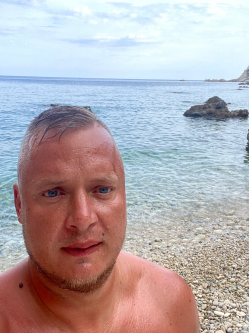 Zsolt, 43 �ves t�rskeres� f�rfi, Csom�d