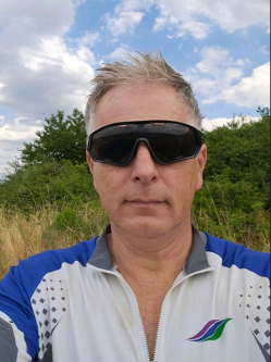Eduard, 54 �ves t�rskeres� f�rfi, Kassa