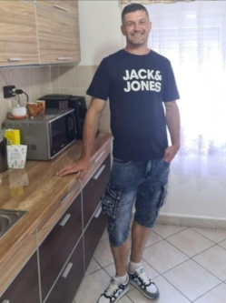 J�nos, 42 �ves t�rskeres� f�rfi, S�ris�p
