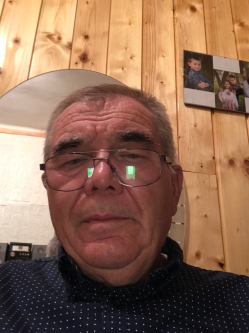 K�roly, 74 �ves t�rskeres� f�rfi, R�jt�kmuzsaj