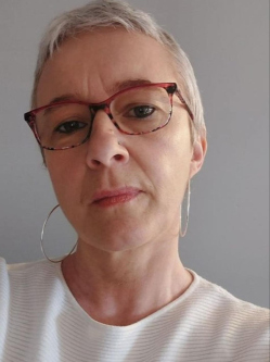 R�ka, 58 �ves t�rskeres� n�, Veszpr�m