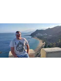 Roland, 37 �ves t�rskeres� f�rfi, Szendr�