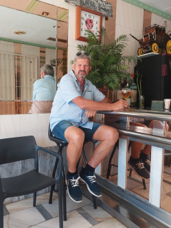 L�szl�, 69 �ves t�rskeres� f�rfi, Visz�k