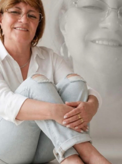 Zsuzsa, 68 �ves t�rskeres� n�, Gyulafir�t�t