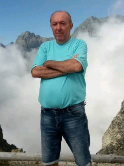 Zoli, 64 �ves t�rskeres� f�rfi, Moh�cs